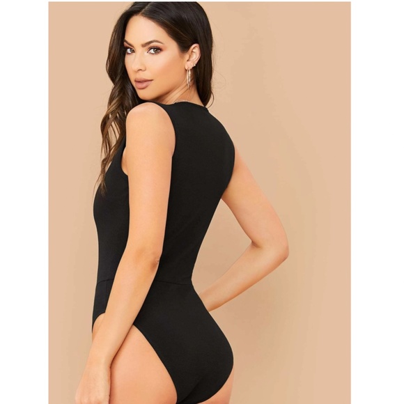 Black Sexy Sleeveless Bodysuit Deep Plunging V-Neck Cut - Picture 3 of 13